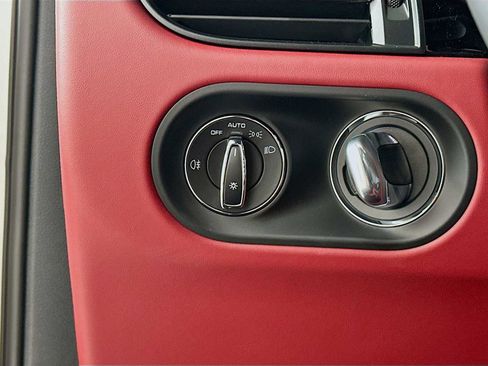 New 2025 Porsche Macan image 13