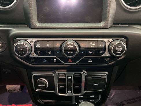 Used 2022 Jeep Wrangler Unlimited Sahara w/ Cold Weather Group AWD/4WD image 23