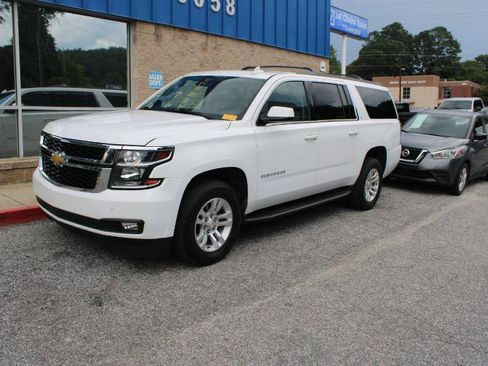 Used 2017 Chevrolet Suburban LT w/ Luxury Package RWD image 3