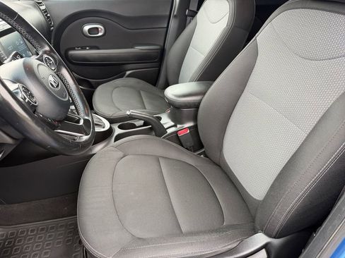 Used 2018 Kia Soul + image 10