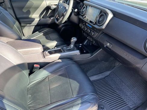 Used 2021 Toyota Tacoma TRD Off-Road w/ Technology Package image 20