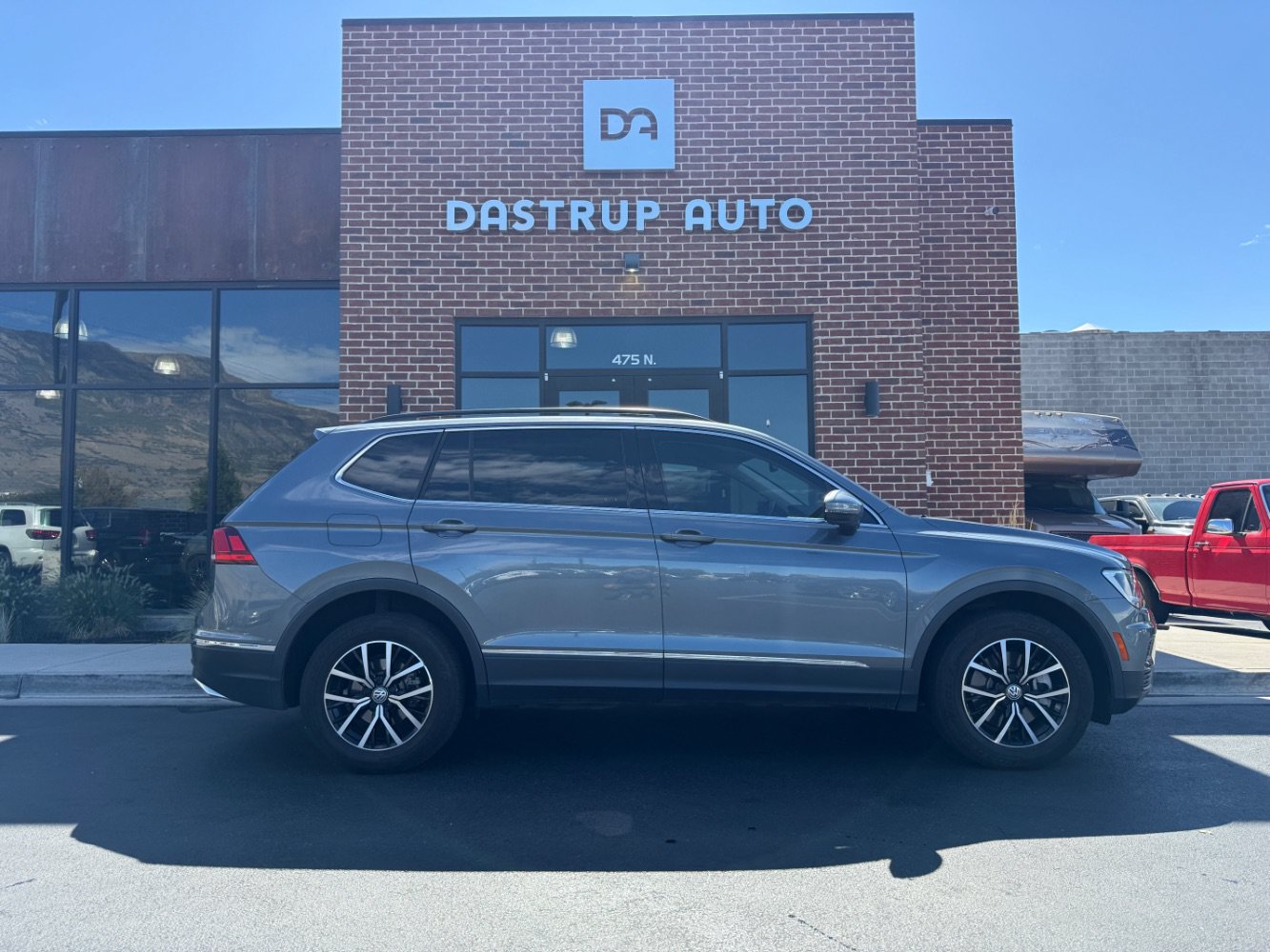 Used 2021 Volkswagen Tiguan SE w/ Panoramic Sunroof Package AWD/4WD image 5