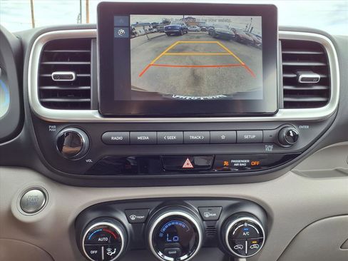 New 2025 Hyundai Venue SEL image 9
