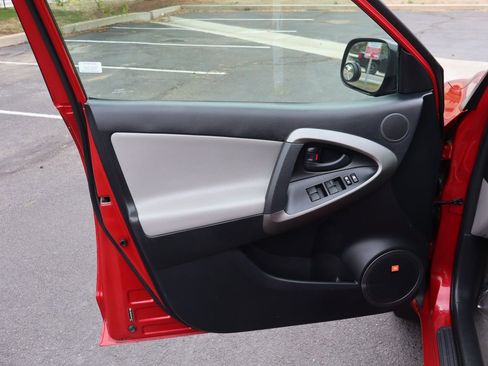 Used 2010 Toyota RAV4 Limited AWD/4WD image 23