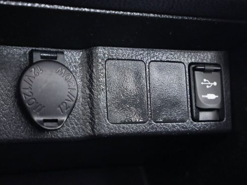 Used 2017 Toyota Corolla SE w/ SE Premium Package FWD image 23