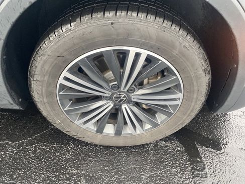 Used 2024 Volkswagen Tiguan Wolfsburg Edition image 31