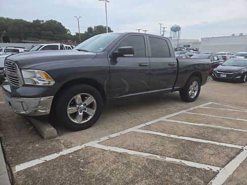 Used 2019 RAM 1500 Big Horn RWD image 1