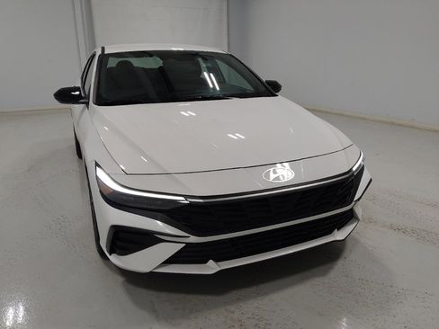 Used 2025 Hyundai Elantra Sport FWD image 14