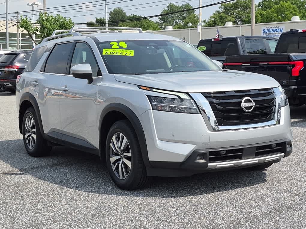 Used 2024 Nissan Pathfinder SL AWD/4WD image 2
