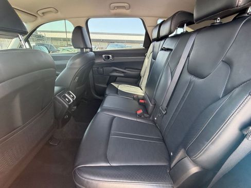 Used 2024 Kia Sorento S FWD image 28