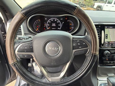 Used 2020 Jeep Grand Cherokee Altitude image 25