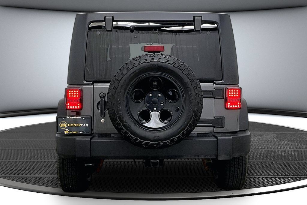 Used 2018 Jeep Wrangler Unlimited Rubicon w/ Connectivity Group AWD/4WD image 5