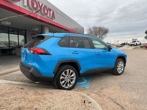 Used 2020 Toyota RAV4 XLE Premium image 5