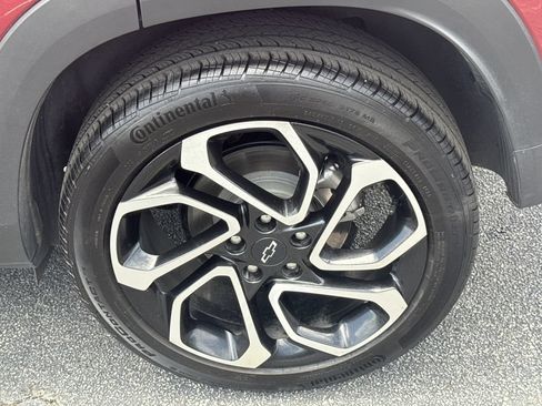 Used 2025 Chevrolet Trax RS w/ Driver Confidence Package FWD image 19