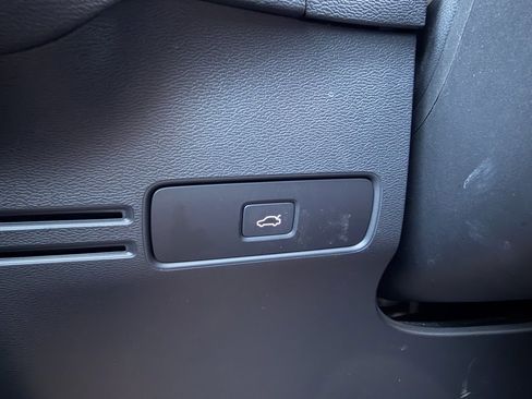 Used 2023 Volvo C40 P8 Recharge Plus w/ Protection Package Premier image 29