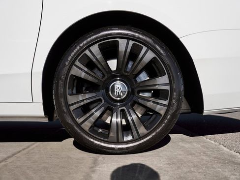 Used 2023 Rolls-Royce Ghost Base w/ Ghost Package image 18