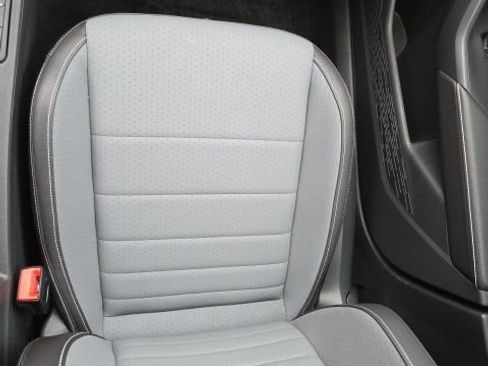 Used 2025 Volkswagen Jetta SE image 19