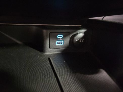 Used 2022 Ford Escape Titanium FWD image 19
