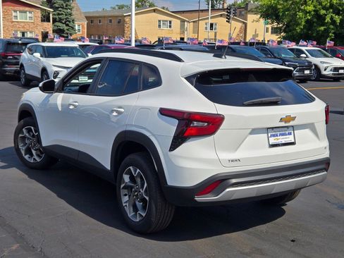 Certified 2026 Chevrolet Trax LT FWD image 14