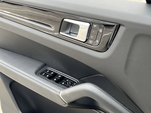 Certified 2021 Porsche Cayenne Coupe image 30