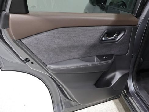 Used 2023 Nissan Rogue SV AWD/4WD image 19