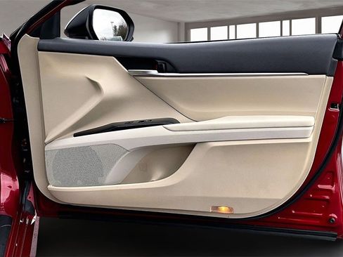 Used 2018 Toyota Camry L image 24