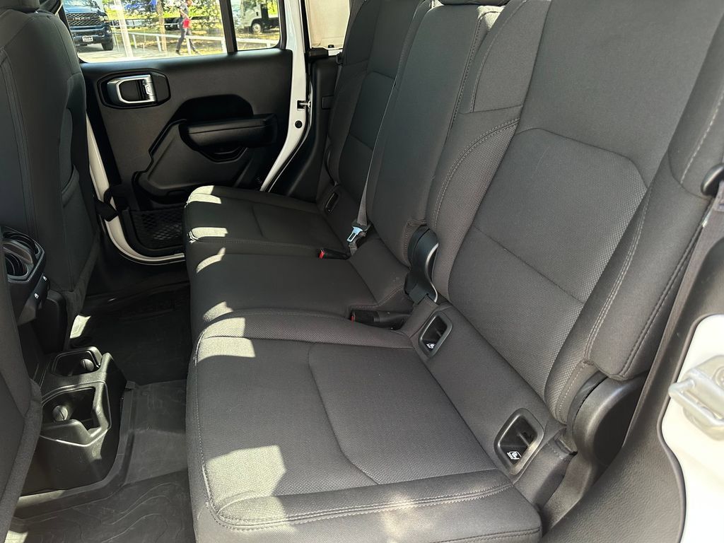 Used 2022 Jeep Gladiator Sport AWD/4WD image 12