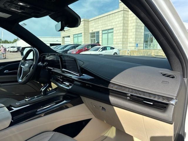 Used 2024 Cadillac Escalade ESV Premium Luxury w/ Performance Package AWD/4WD image 28
