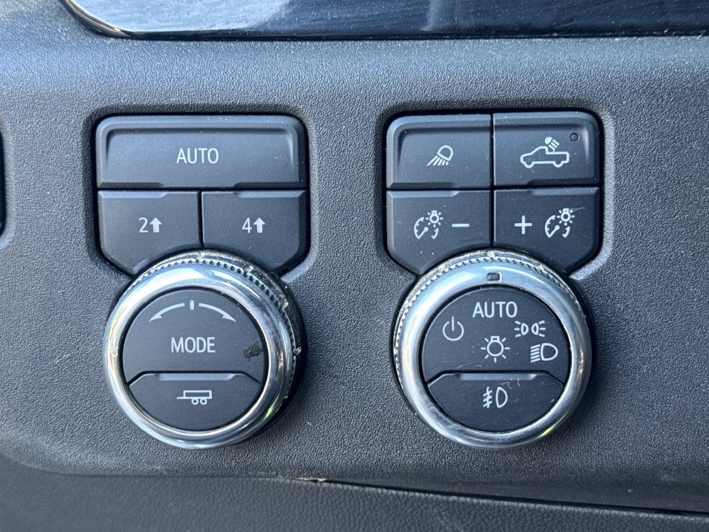 Used 2025 GMC Sierra 1500 SLT AWD/4WD image 26