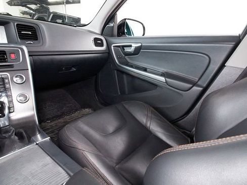 Used 2016 Volvo S60 T5 Cross Country Platinum AWD/4WD image 8