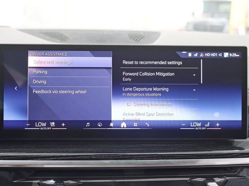 Used 2026 BMW X7 xDrive40i w/ M Sport Package AWD/4WD image 25