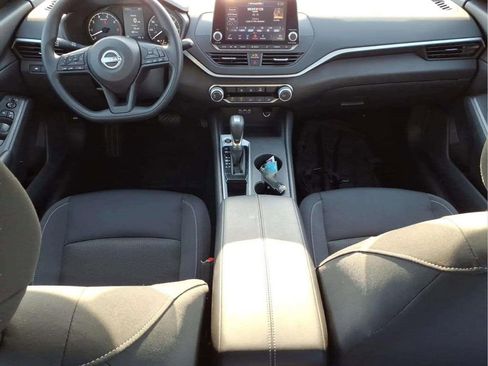 Used 2025 Nissan Altima 2.5 S FWD image 11
