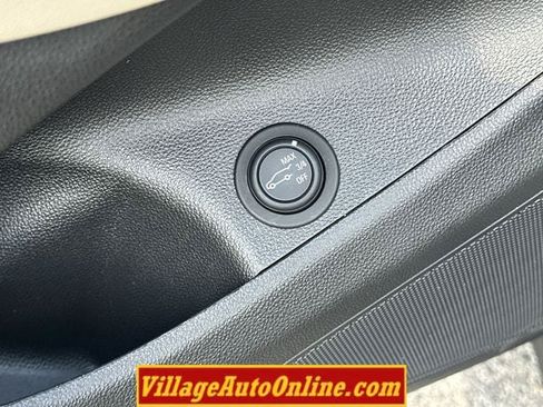Used 2020 Buick Envision Essence AWD/4WD image 13