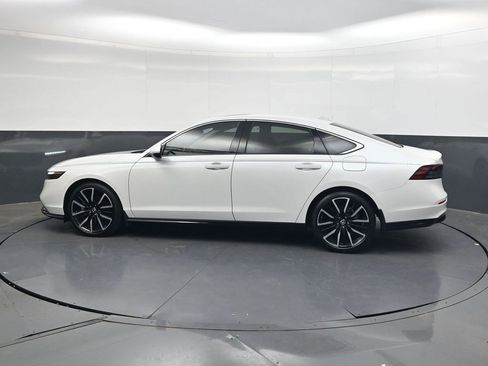 Used 2024 Honda Accord Touring image 7