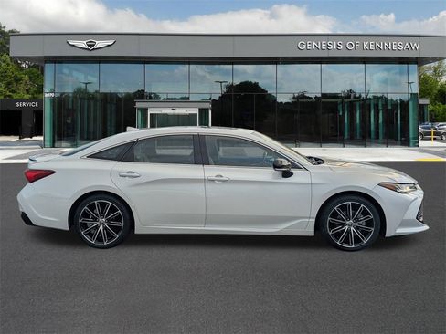 Used 2022 Toyota Avalon Touring image 8
