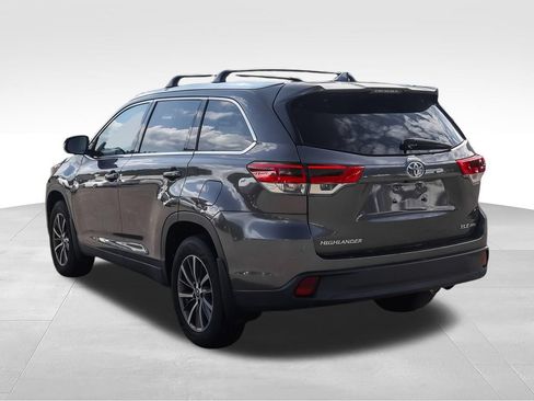Used 2019 Toyota Highlander XLE AWD/4WD image 6