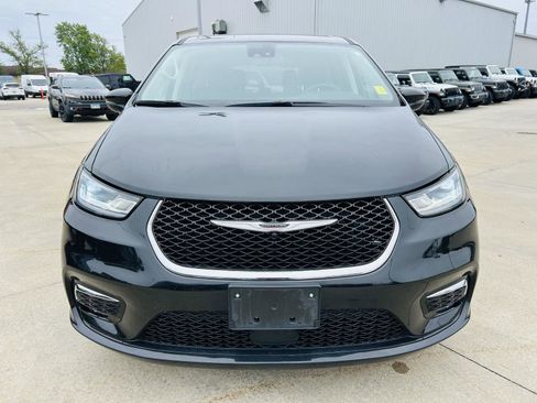 Used 2023 Chrysler Pacifica Touring-L FWD image 34