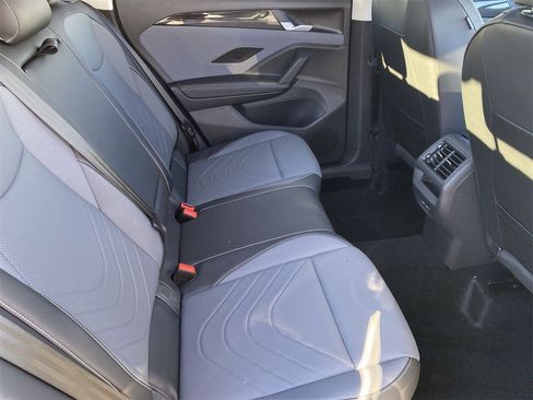 New 2026 Volkswagen Tiguan SE image 9