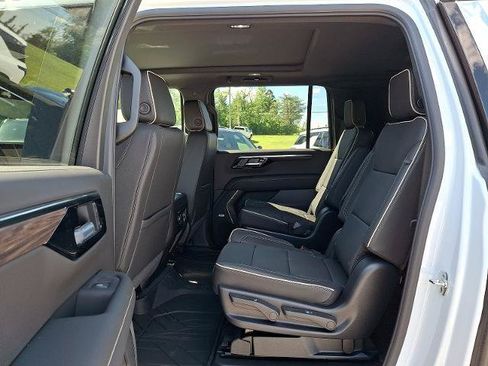 New 2026 Chevrolet Suburban Premier w/ Sun And Tow Package AWD/4WD image 8