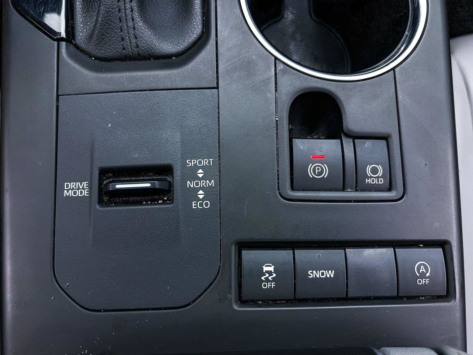 Used 2022 Toyota Highlander XLE FWD image 29