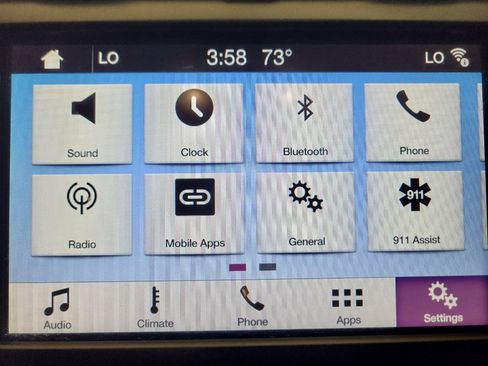 Used 2017 Ford Fusion SE w/ Fusion SE Technology Package image 25