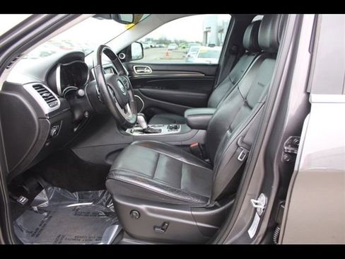 Used 2018 Jeep Grand Cherokee Summit w/ Platinum Series Group AWD/4WD image 17