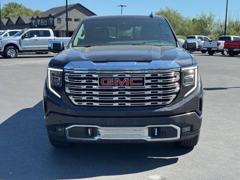 Used 2023 GMC Sierra 1500 Denali w/ Technology Package AWD/4WD image 2