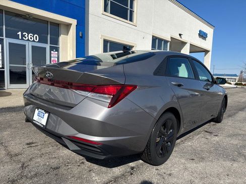 Used 2022 Hyundai Elantra SEL image 15