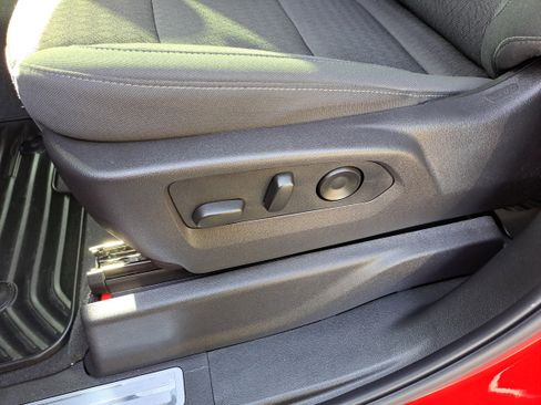 Used 2024 GMC Sierra 1500 SLE w/ Preferred Package image 14