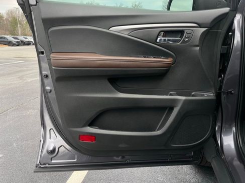 Certified 2025 Honda Ridgeline RTL image 24