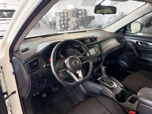 Used 2017 Nissan Rogue SV FWD image 8