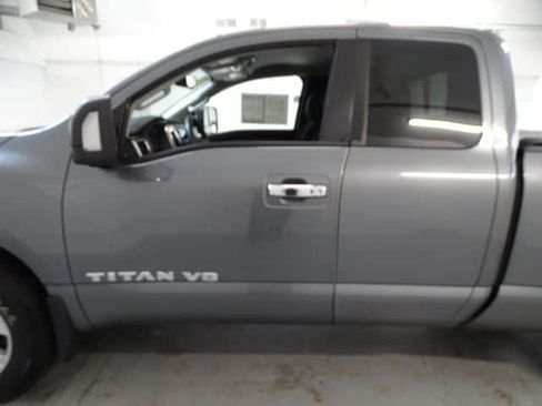 Used 2018 Nissan Titan SV w/ SV Convenience Package AWD/4WD image 19