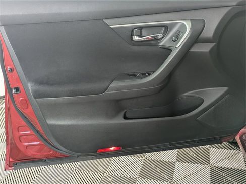 Used 2015 Nissan Altima 2.5 SV w/ Convenience Package image 12
