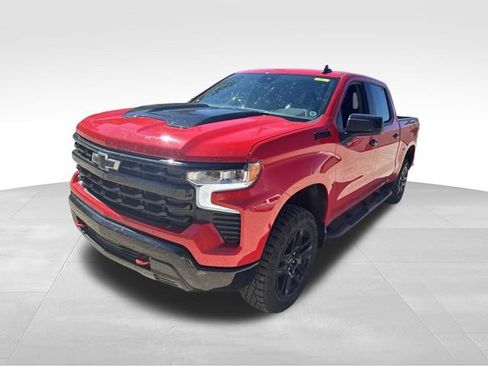 Used 2024 Chevrolet Silverado 1500 LT Trail Boss w/ Convenience Package II AWD/4WD image 4